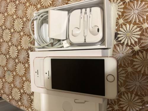 iPhone 5SE в отличном состоянии 