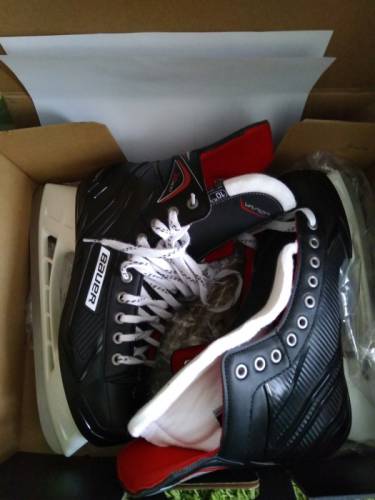 Продам хоккейные коньки bauer x 300 новые..
