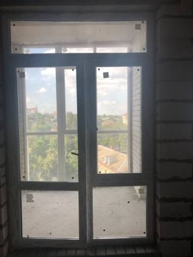 Трехпакетное пластиковое окно на лоджию