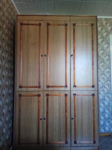 Продам шкаф трехстворчатый 