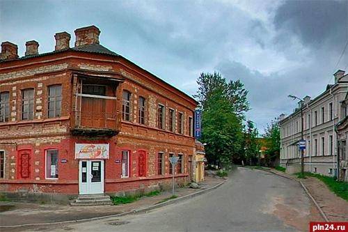 Оригинальное помещение кафе клуба Троицкий мост в центре г.Пскова