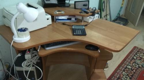 продам компьютерный стол