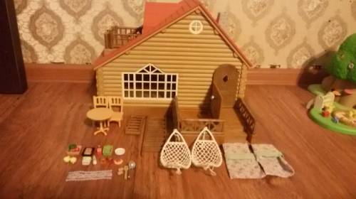Коттедж с мебелью и посудой Sylvania Familis.