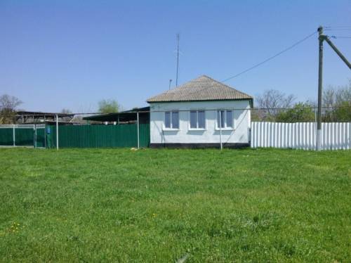 Продам домовладение. Ставропольский край с. Дмитриевское. Уютный  дом 54 м².  2 
