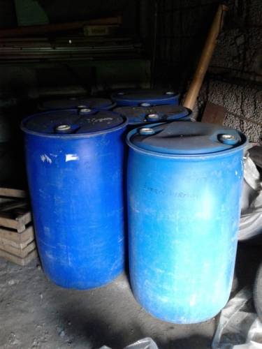 продам пласмассовые бочки с крышками